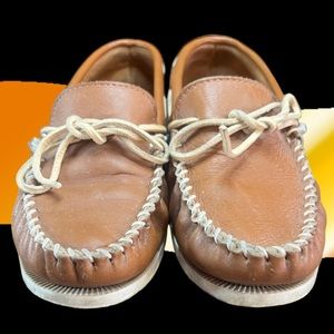 Minnetonka - Vintage Womens Casual Shoe - SZ 6